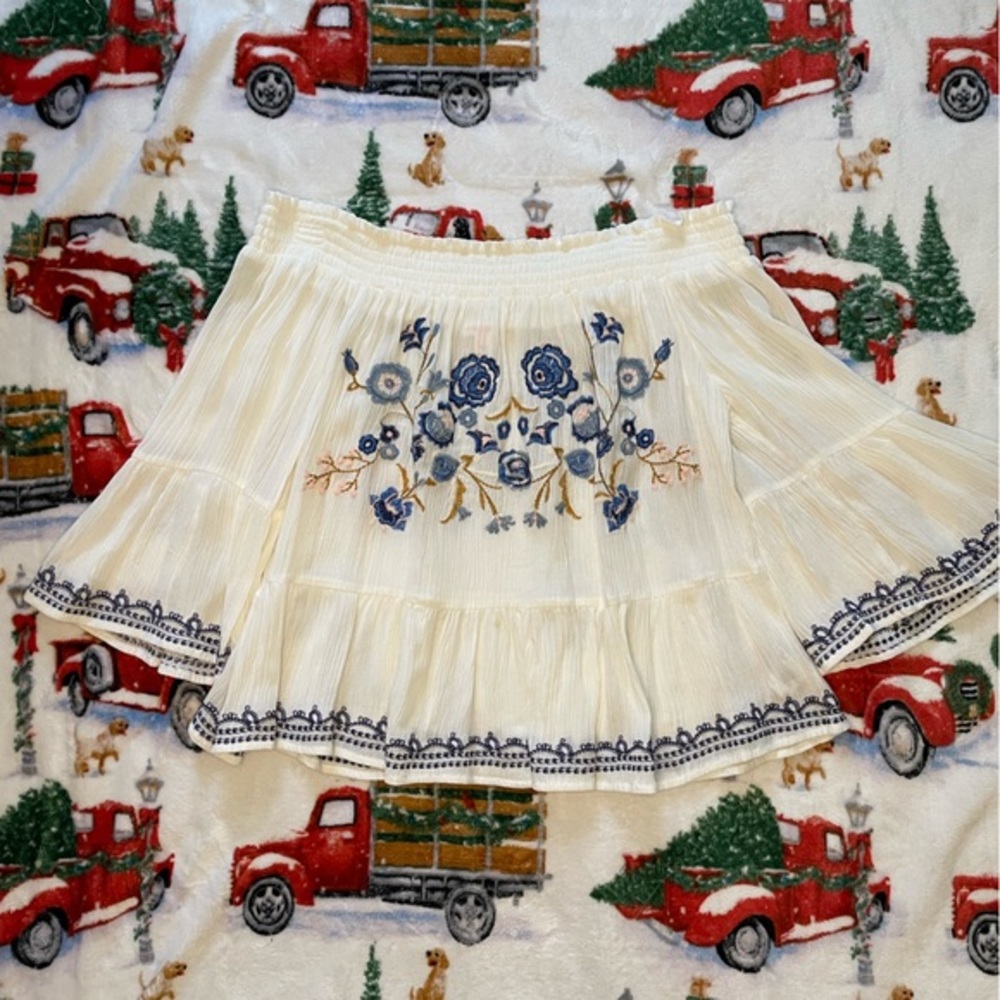 Xhilaration Floral Pattern White Off the Shoulder Blouse {Size‎ Small}